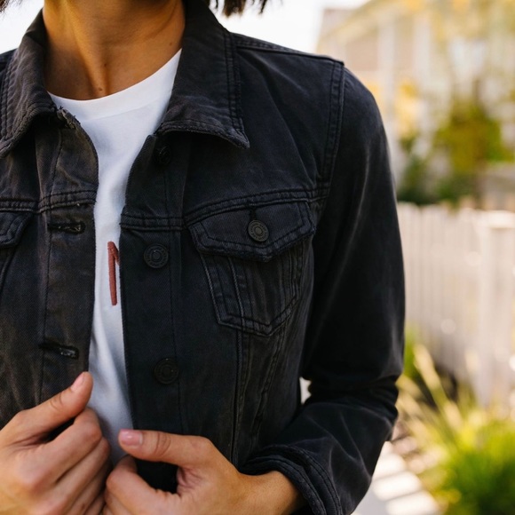 FINAL SALE❗️KanCan Black Distressed Denim Jacket - Picture 4 of 8